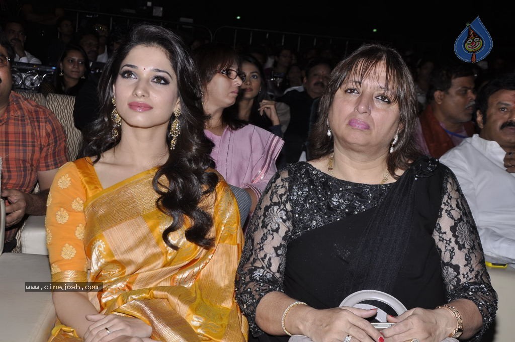 Heroines at Santosham Awards 2012 - 46 / 156 photos