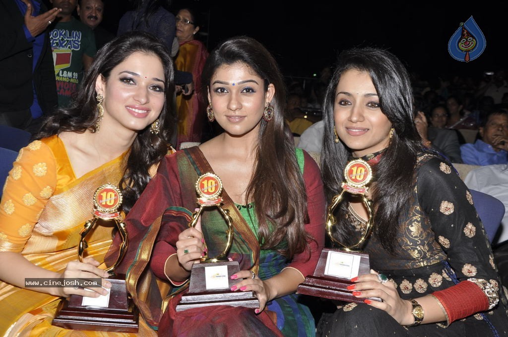 Heroines at Santosham Awards 2012 - 134 / 156 photos