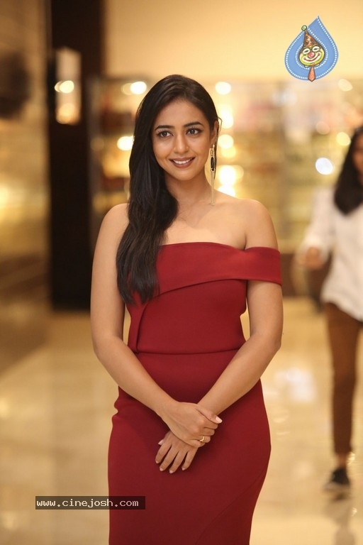 Hitha Chandrashekar New Pics - 2 / 19 photos