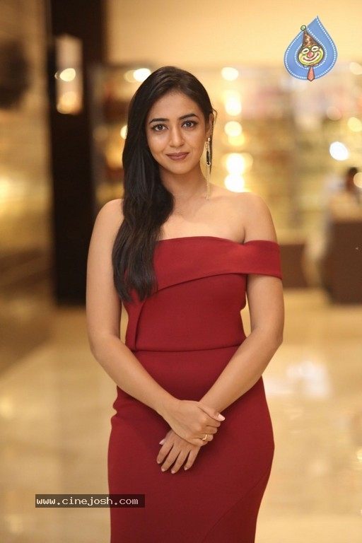 Hitha Chandrashekar New Pics - 15 / 19 photos