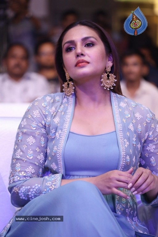 Huma Qureshi Stills - 5 / 15 photos