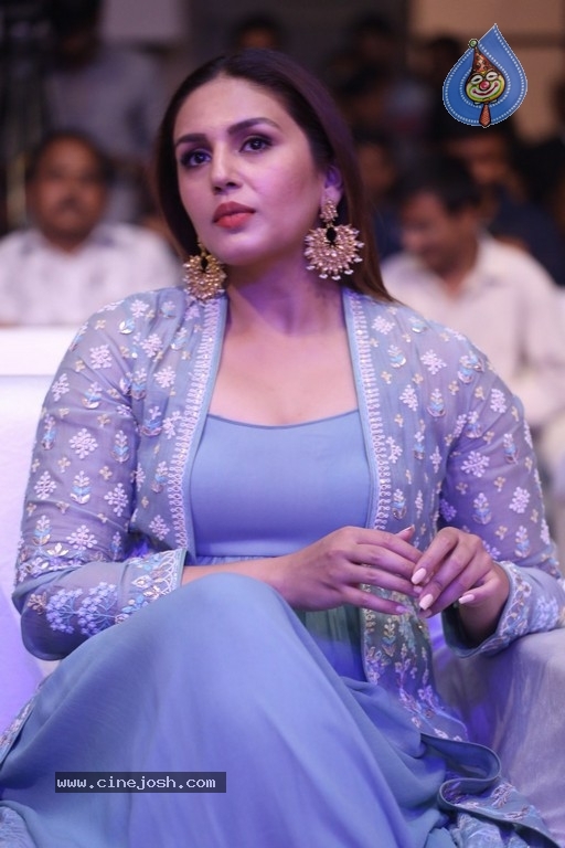 Huma Qureshi Stills - 11 / 15 photos