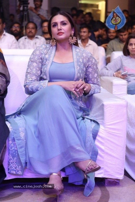 Huma Qureshi Stills - 14 / 15 photos