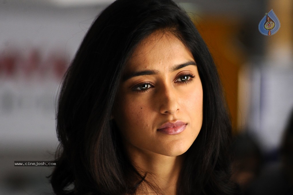 Ileana Gallery - 35 / 42 photos