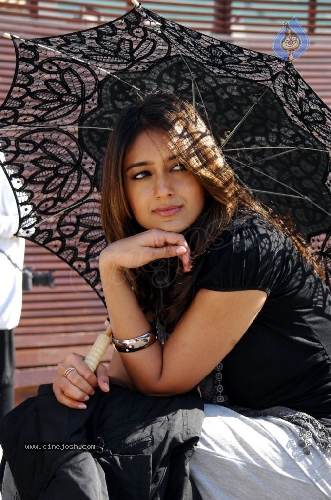 Ileana High Resolution Gallery - 26 / 74 photos