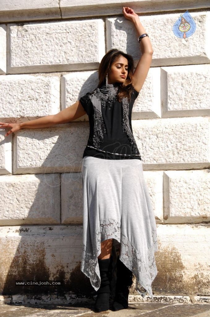 Ileana High Resolution Gallery - 30 / 74 photos