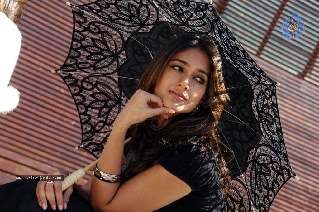 Ileana High Resolution Gallery - 59 / 74 photos