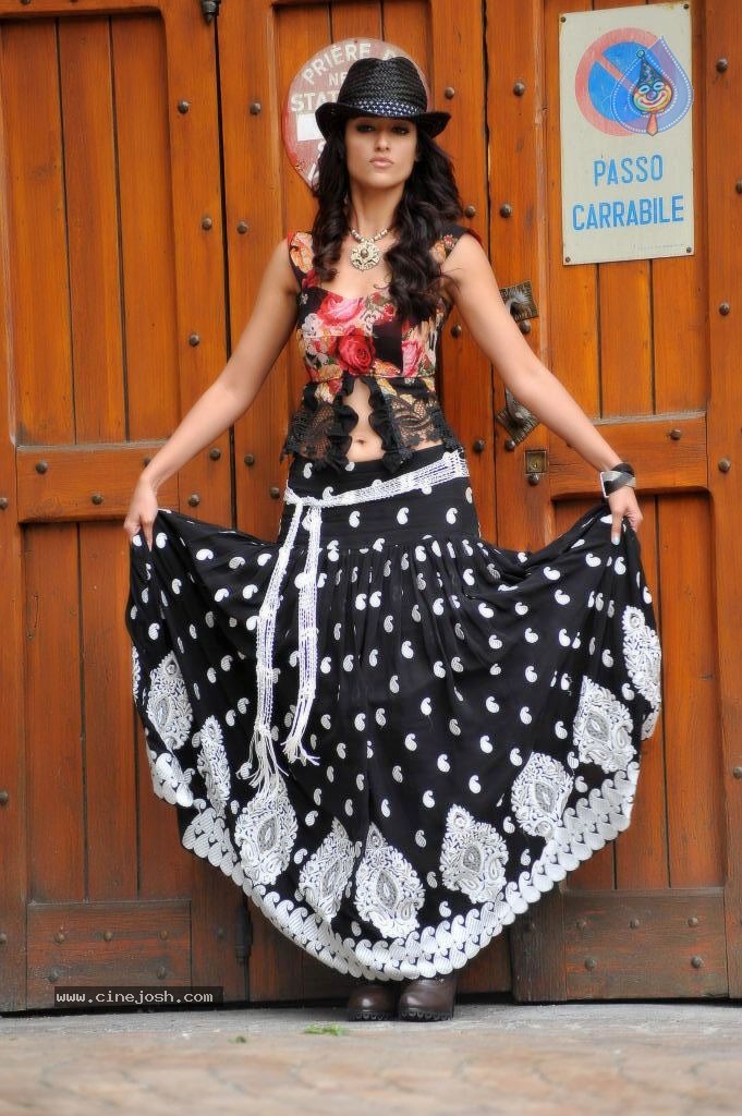 Ileana Hot Photo Gallery - 47 / 86 photos