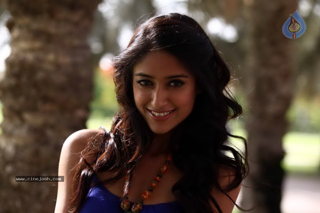 Ileana New Hot Stills - 47 / 71 photos