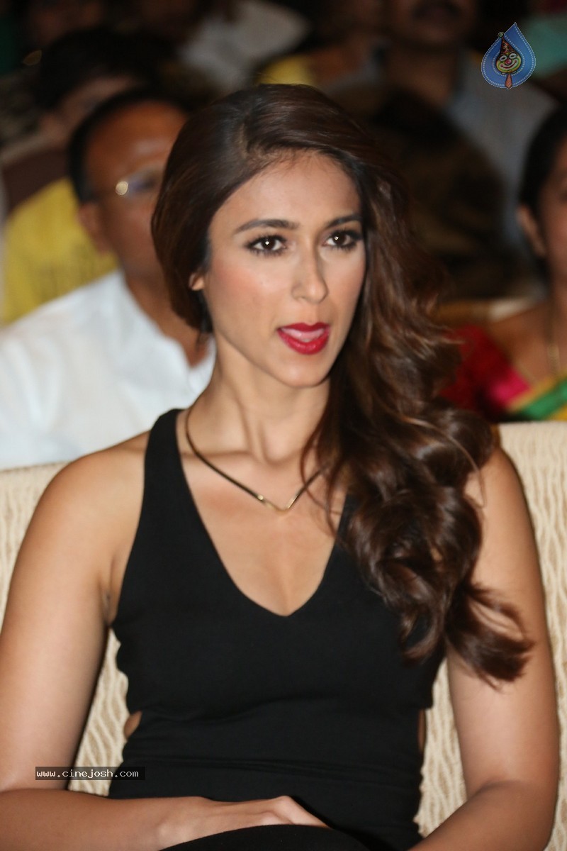 Ileana New Pics - 111 / 120 photos