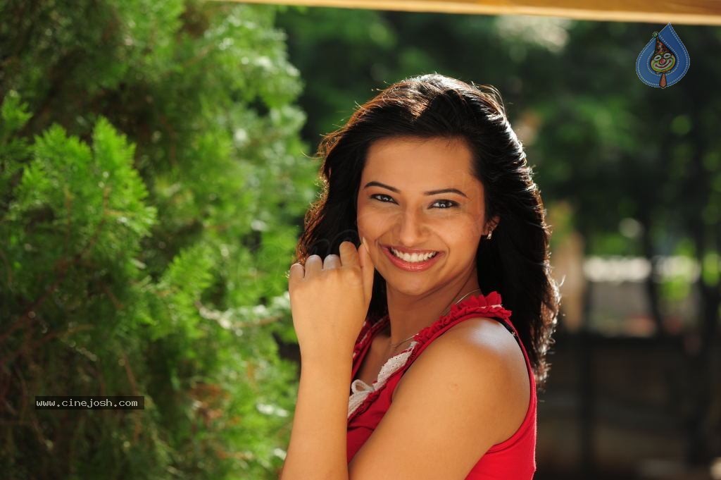 Isha Chawla Cute Photos - 49 / 86 photos