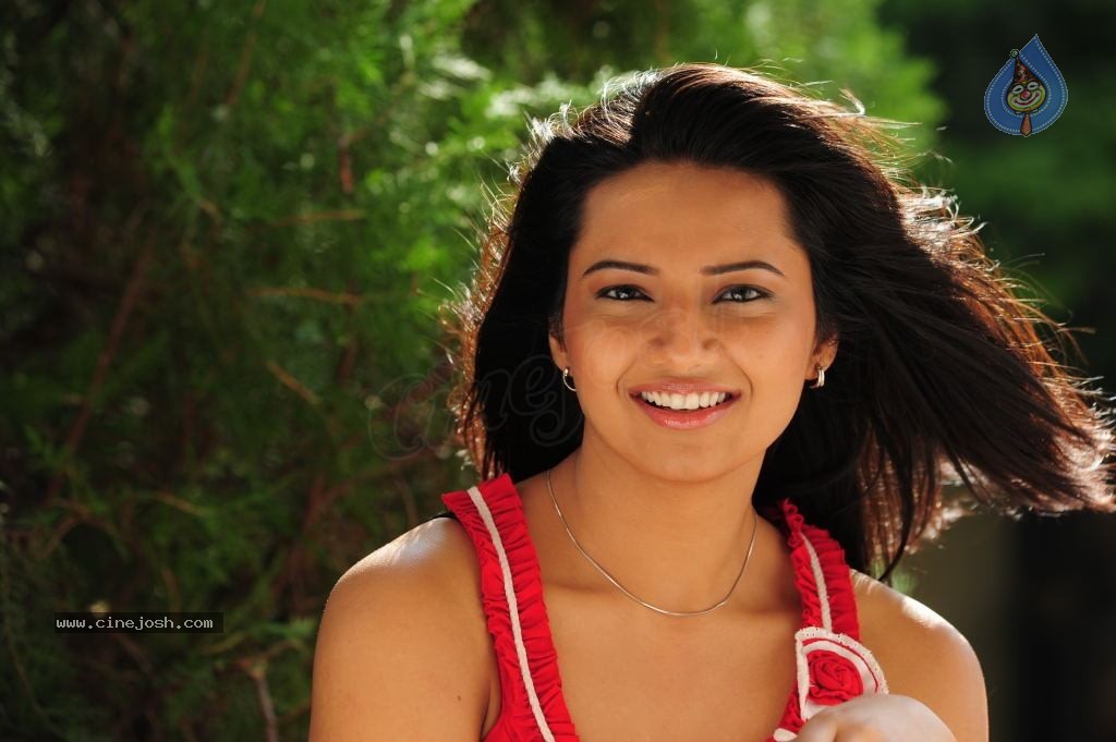 Isha Chawla Cute Photos - 52 / 86 photos
