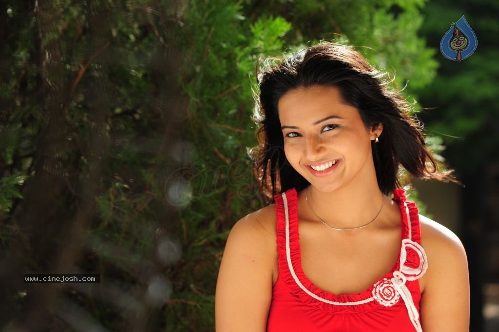 Isha Chawla Cute Photos - 54 / 86 photos