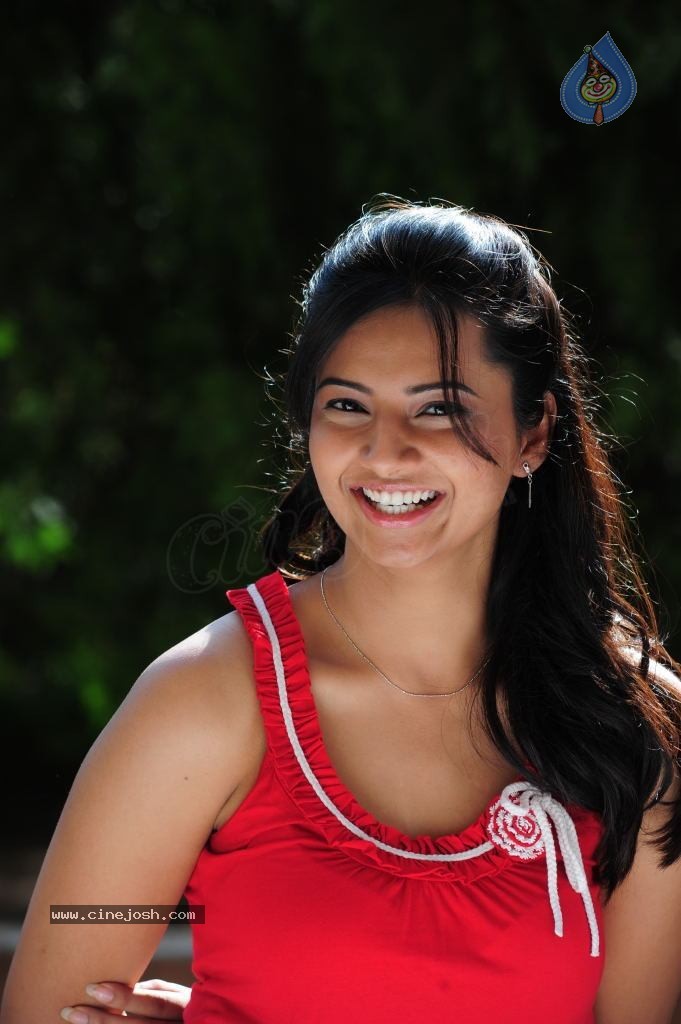 Isha Chawla Cute Photos - 57 / 86 photos