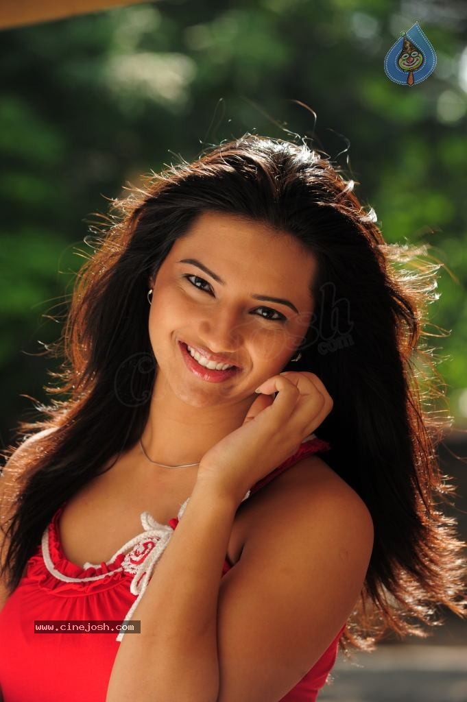 Isha Chawla Cute Photos - 65 / 86 photos
