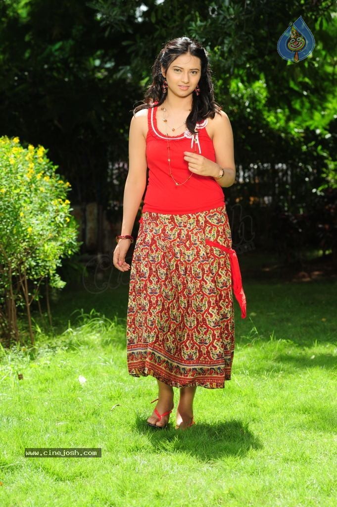 Isha Chawla Cute Photos - 79 / 86 photos