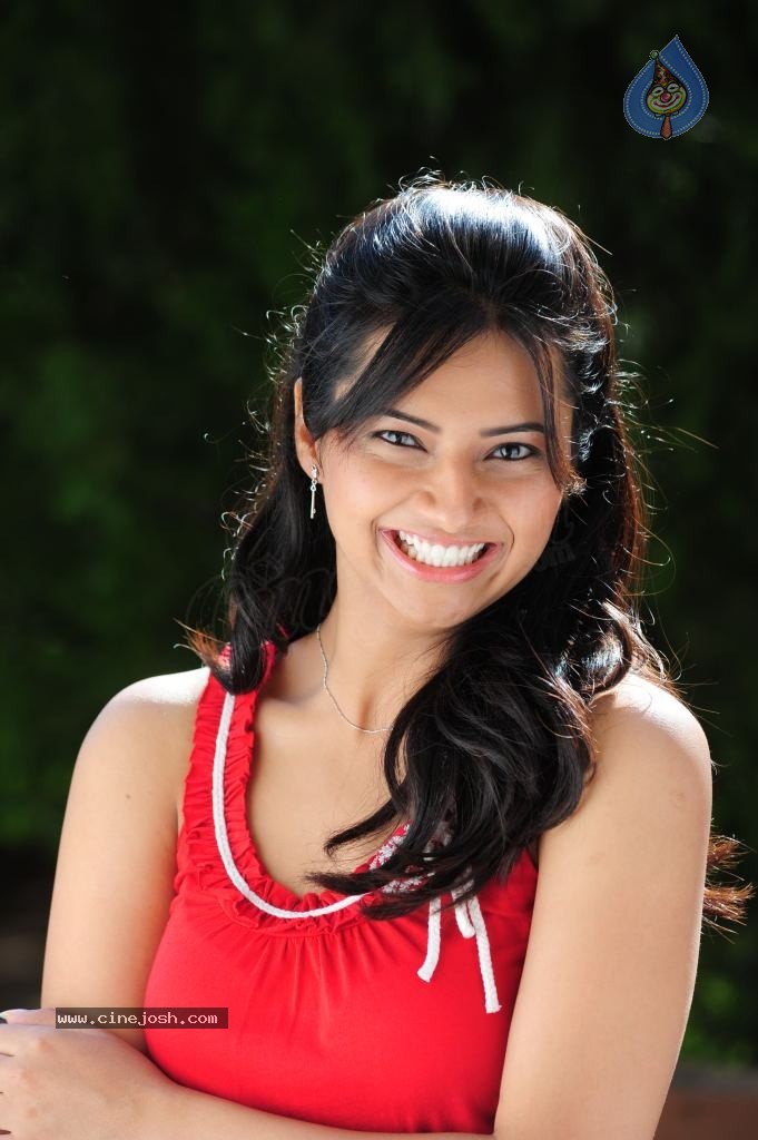 Isha Chawla Cute Photos - 80 / 86 photos