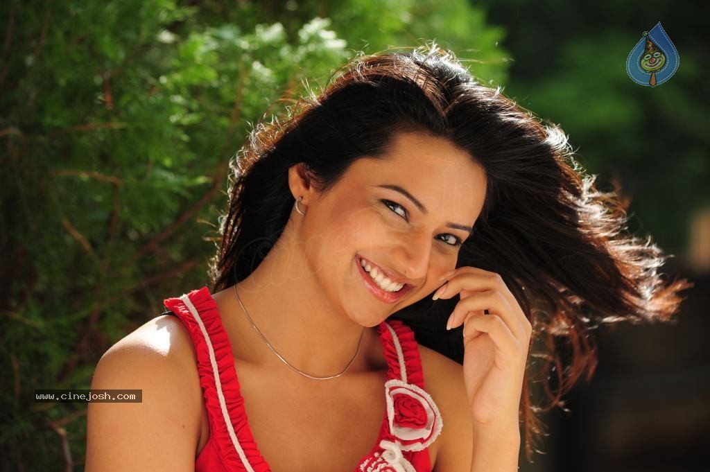 Isha Chawla Cute Photos - 81 / 86 photos