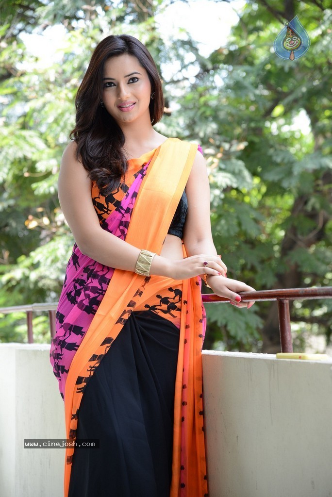 Isha Chawla Latest Hot Pics - 6 / 132 photos