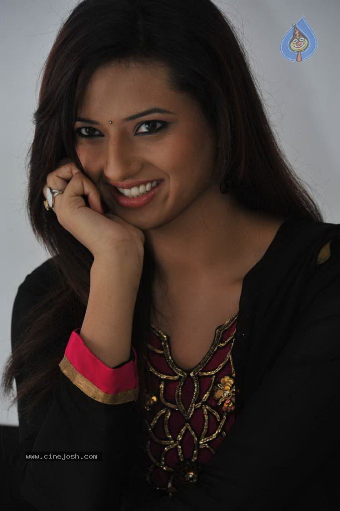 Isha Chawla Latest Stills - 53 / 66 photos