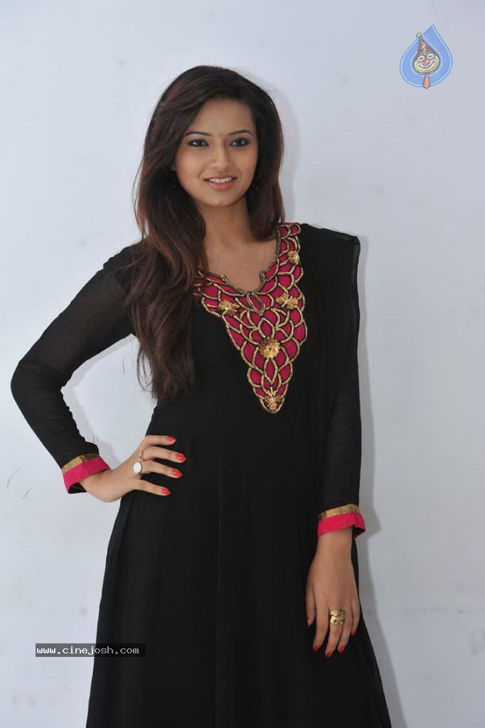 Isha Chawla Latest Stills - 59 / 66 photos