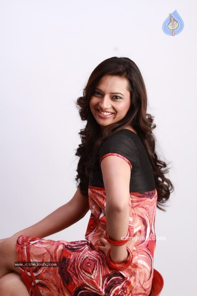 Isha Chawla New Images  - 4 / 99 photos