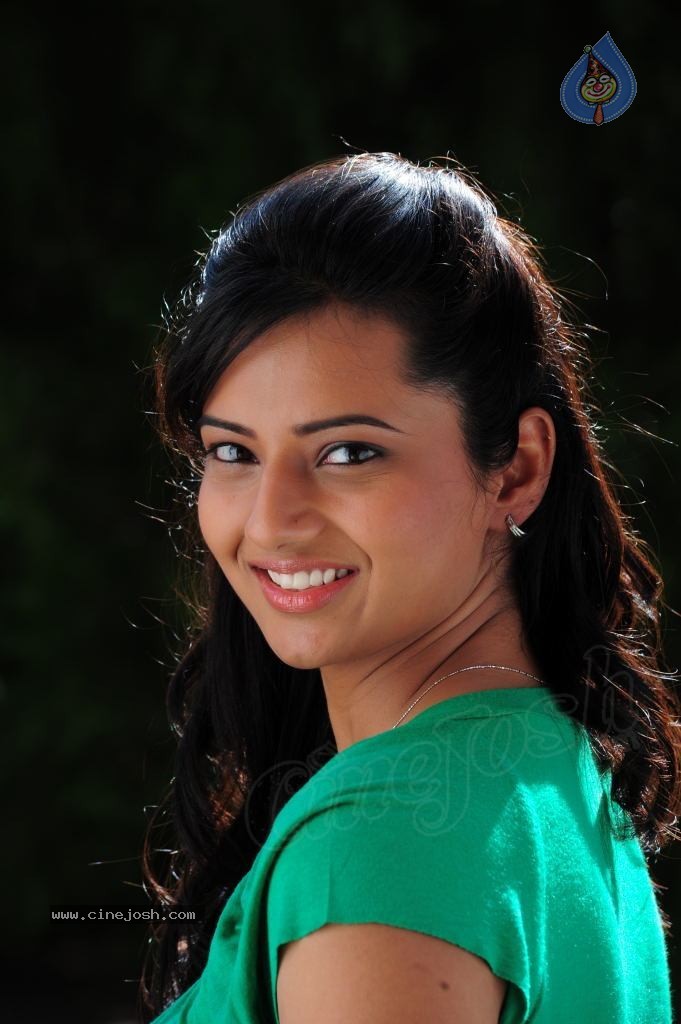 Isha Chawla New Photos - 42 / 75 photos