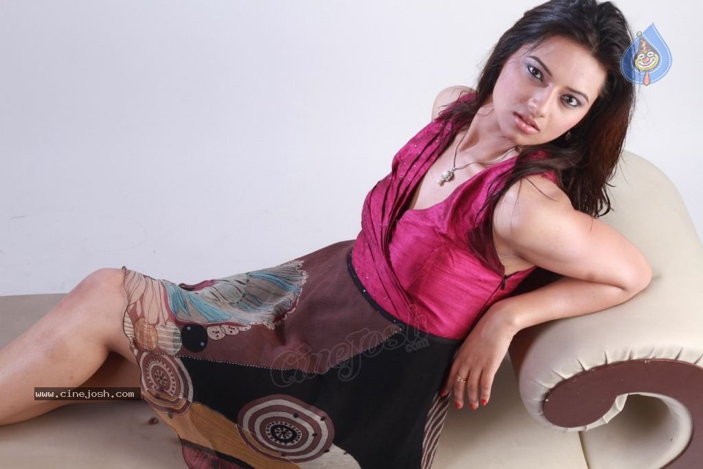 Isha Chawla New Photoshoot - 1 / 67 photos