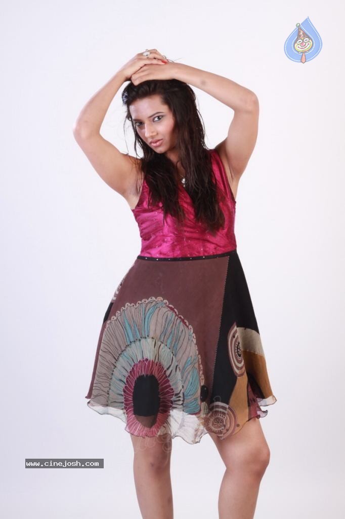 Isha Chawla New Photoshoot - 21 / 67 photos