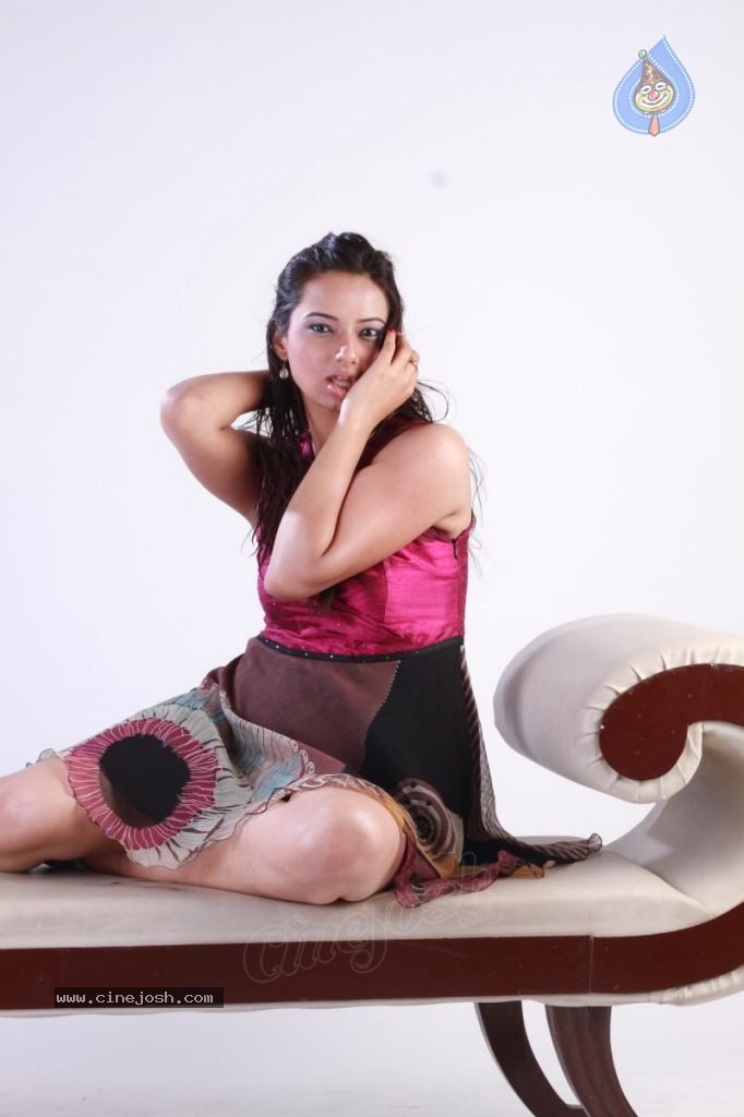 Isha Chawla New Photoshoot - 57 / 67 photos