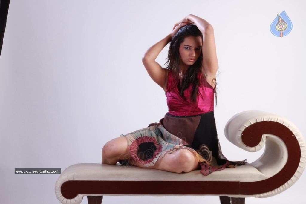 Isha Chawla New Photoshoot - 63 / 67 photos