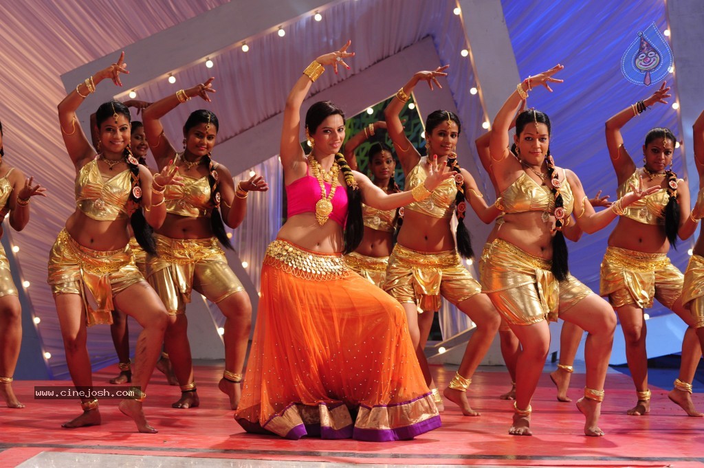 Isha Chawla New Spicy Gallery - 11 / 78 photos