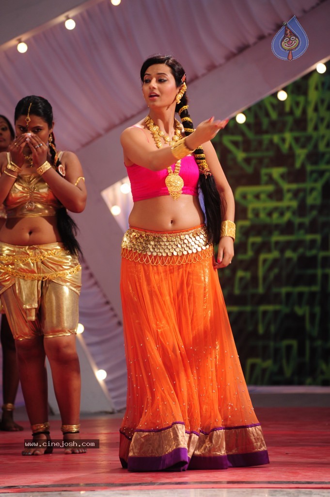 Isha Chawla New Spicy Gallery - 27 / 78 photos