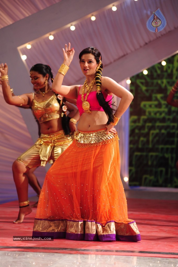 Isha Chawla New Spicy Gallery - 34 / 78 photos