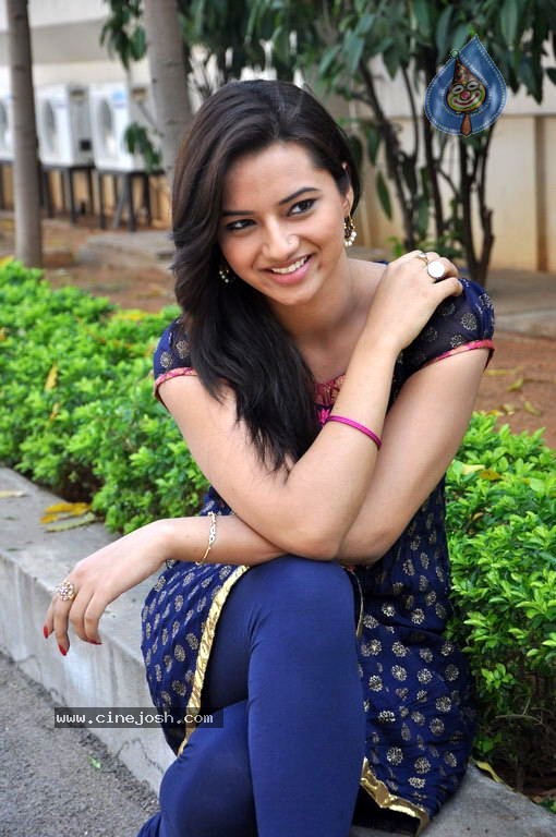 Isha Chawla Photo Gallery - 13 / 56 photos