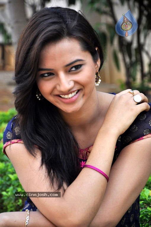 Isha Chawla Photo Gallery - 26 / 56 photos