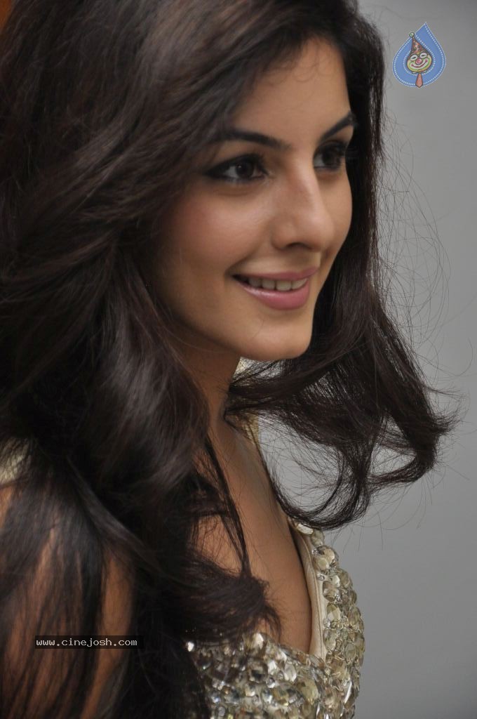 Isha Talwar Hot Stills - 20 / 127 photos