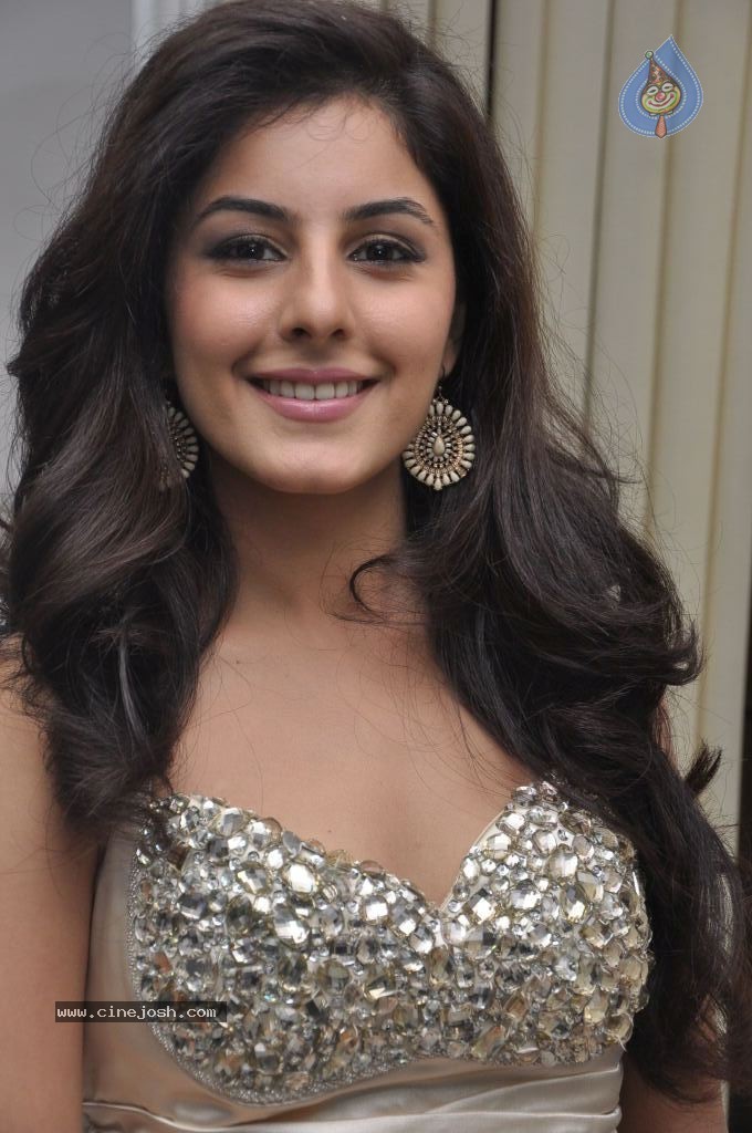 Isha Talwar Hot Stills - 39 / 127 photos
