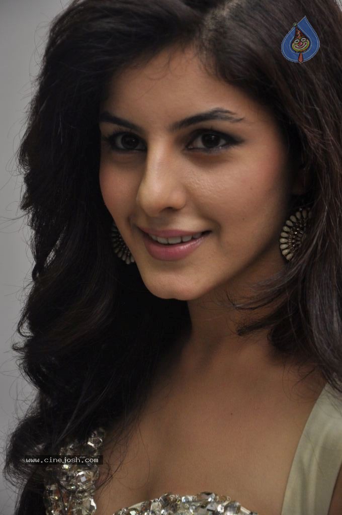 Isha Talwar Hot Stills - 57 / 127 photos