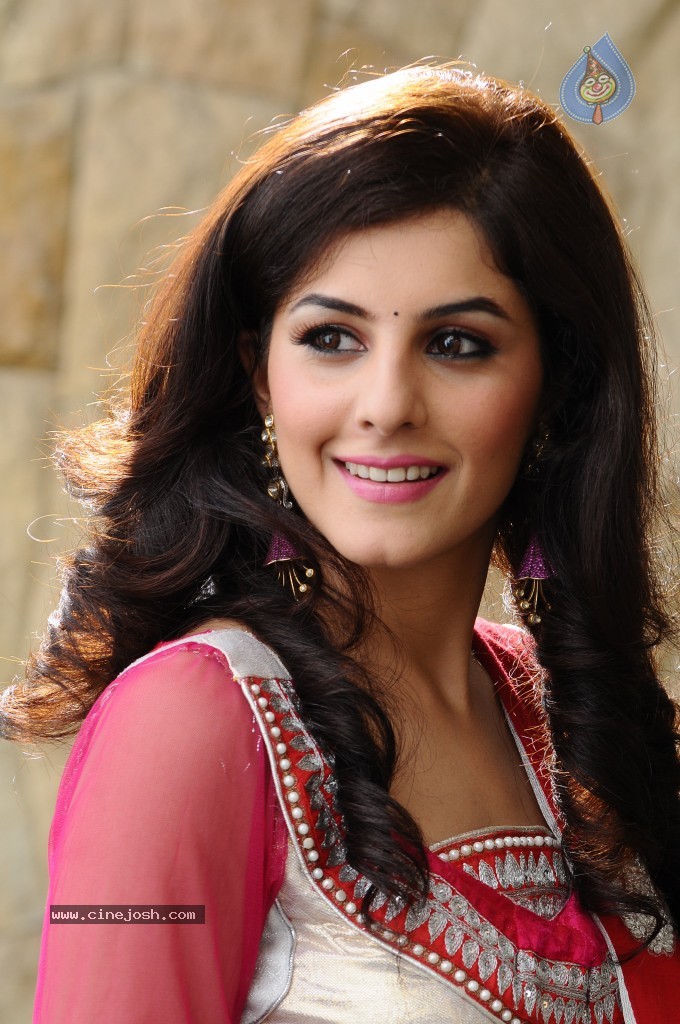 Isha Talwar Hot Stills - 120 / 127 photos