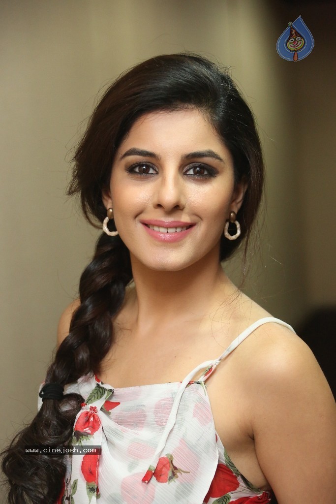 Isha Talwar Latest Pics - 26 / 63 photos