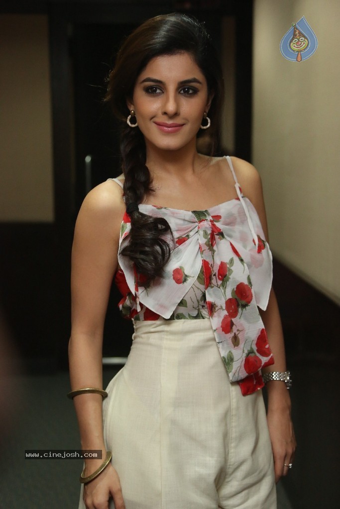 Isha Talwar Latest Pics - 45 / 63 photos