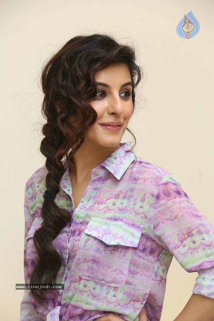 Isha Talwar New Pics - 33 / 86 photos