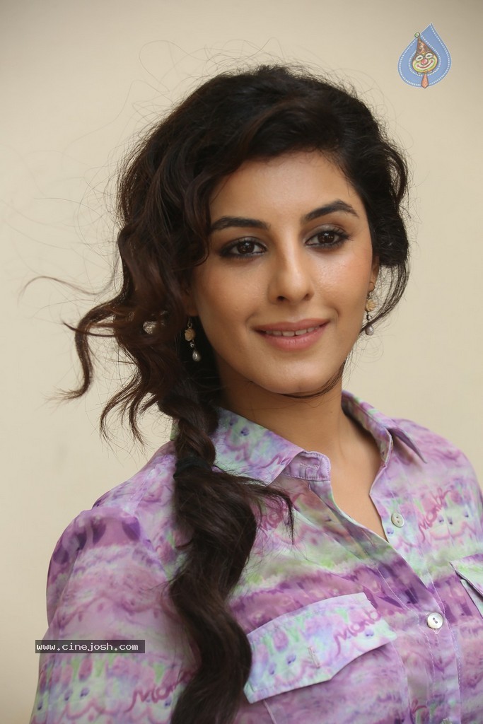 Isha Talwar New Pics - 38 / 86 photos