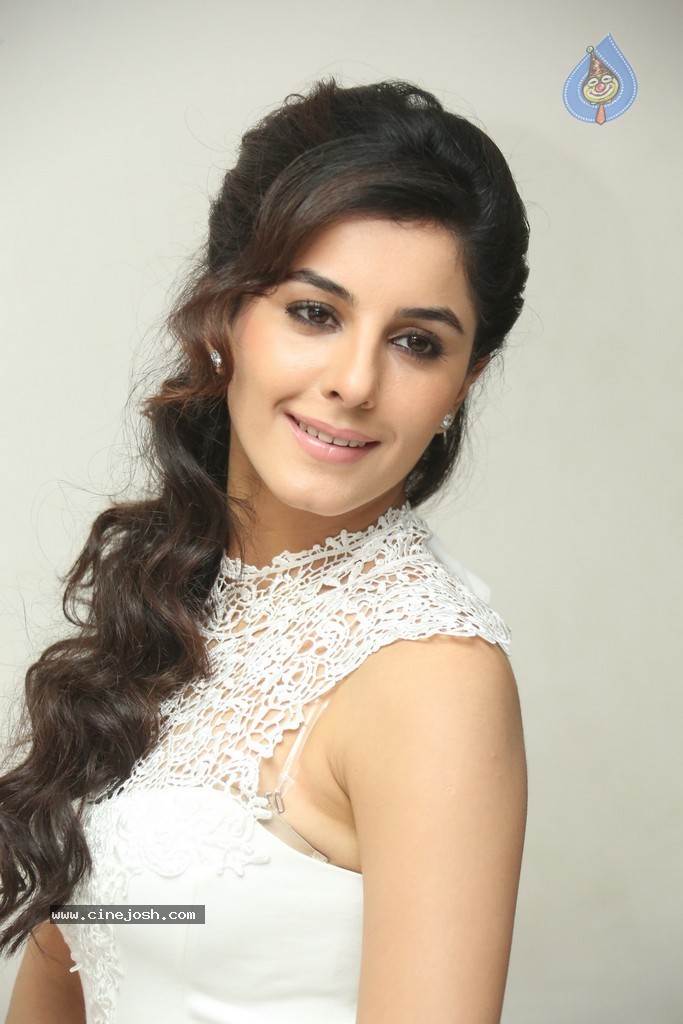 Isha Talwar Pics - 14 / 107 photos