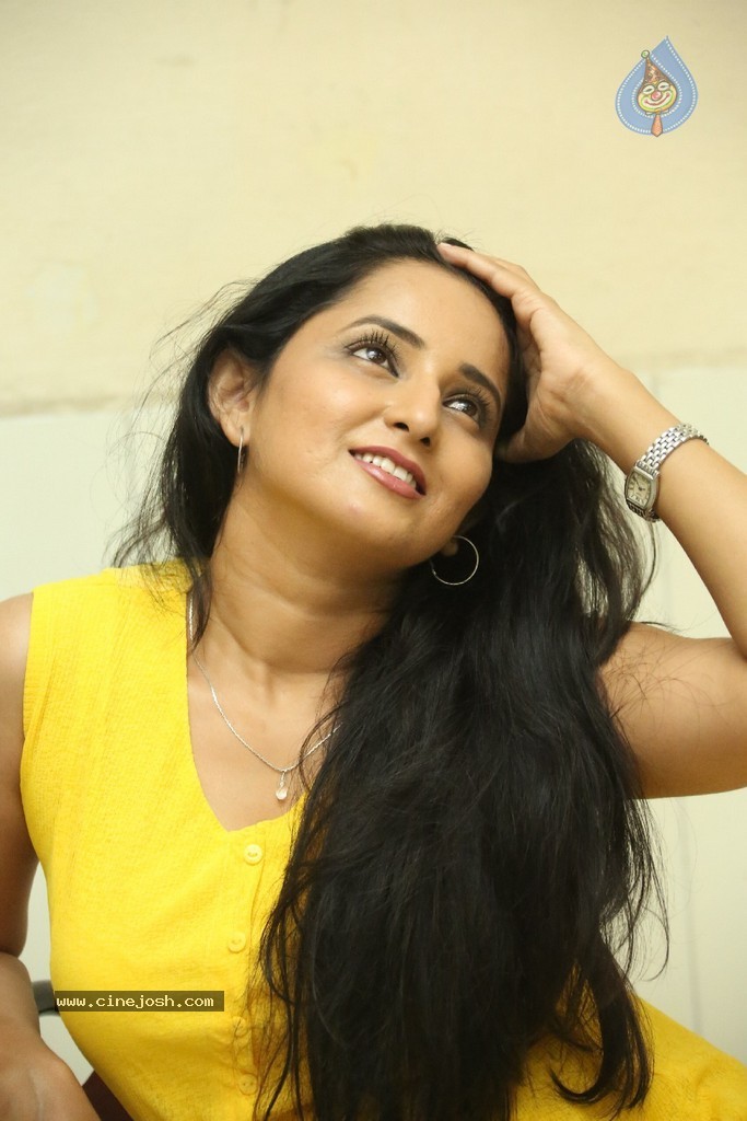 Ishika Singh Latest Pics - 7 / 118 photos