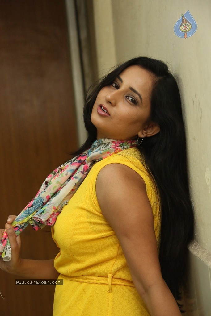 Ishika Singh Latest Pics - 57 / 118 photos