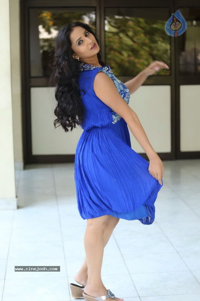 Ishika Singh New Gallery - 2 / 135 photos