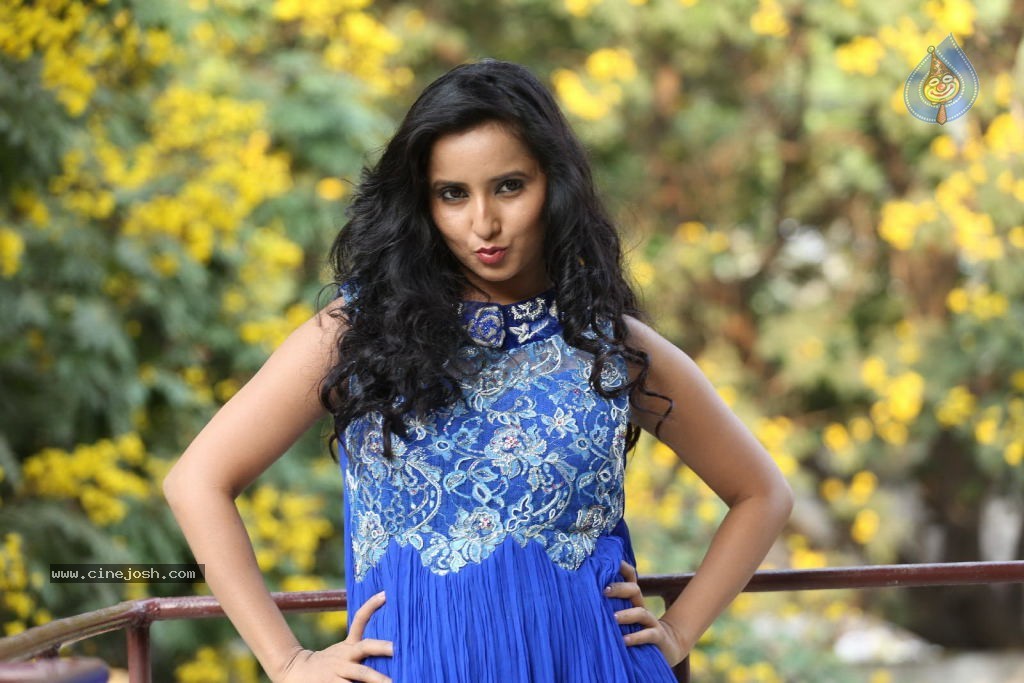 Ishika Singh New Gallery - 9 / 135 photos