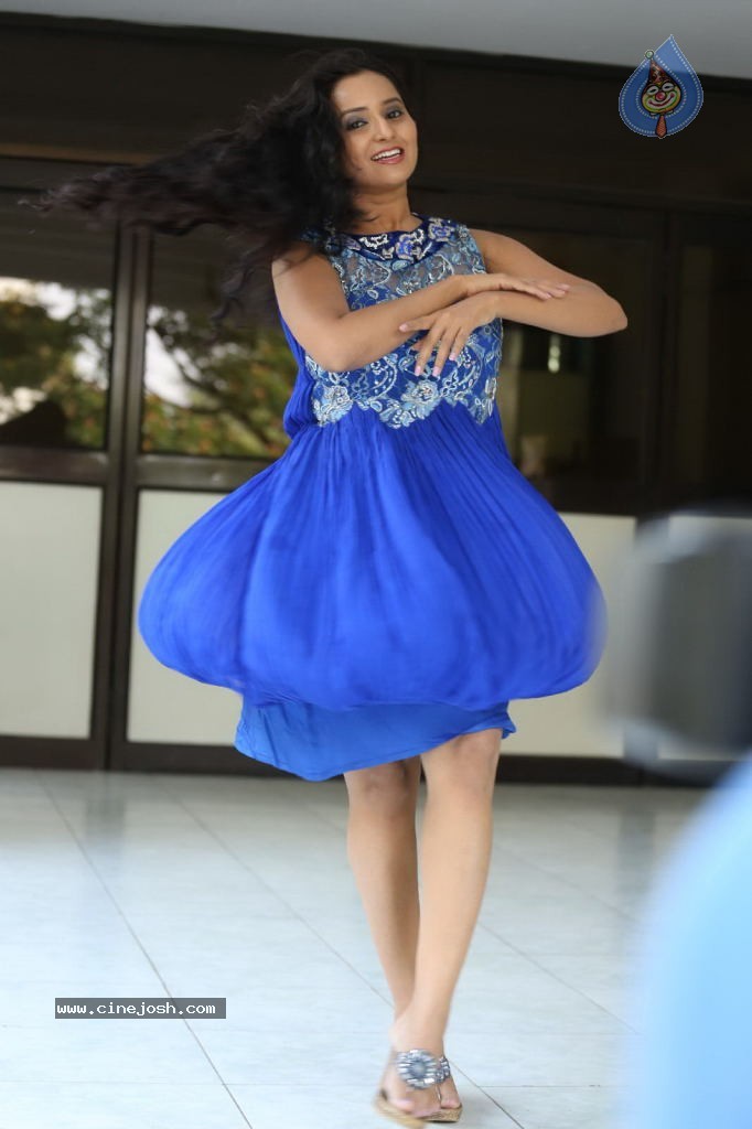 Ishika Singh New Gallery - 11 / 135 photos